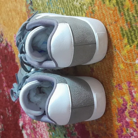 BEAUTIFUL GIRLS ADIDAS SHOES