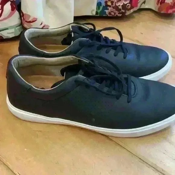Cuater Shoes size 9