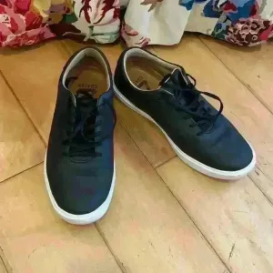 Cuater Shoes size 9