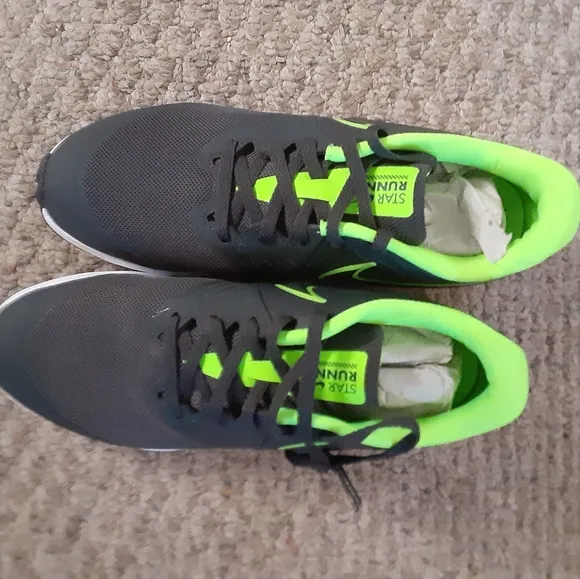 Grey &amp; green nike shoes