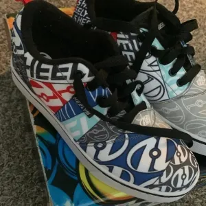 Heelys size 7 shoes worn once