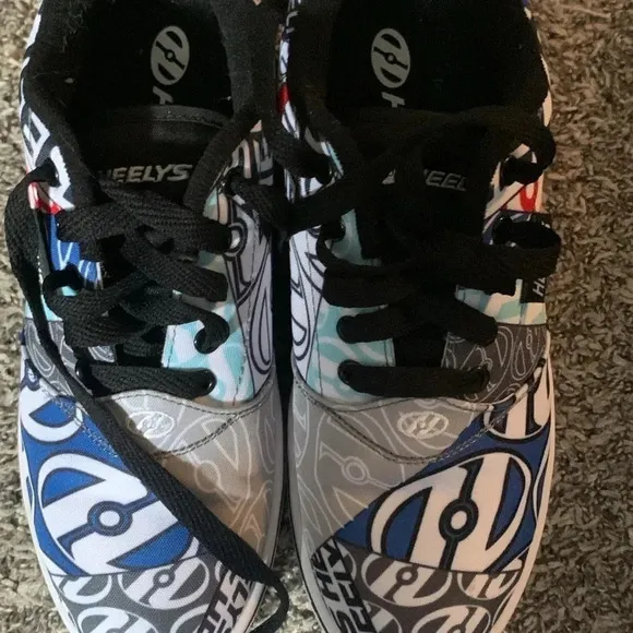 Heelys size 7 shoes worn once