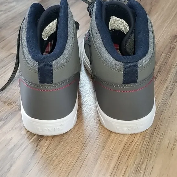 Levi Shoes Boys SZ 5