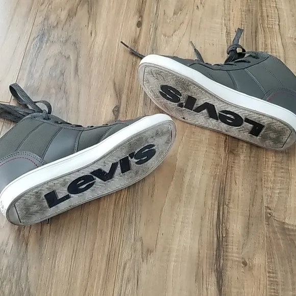 Levi Shoes Boys SZ 5