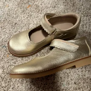 Mary Jane girl shoes size 2 gold ine