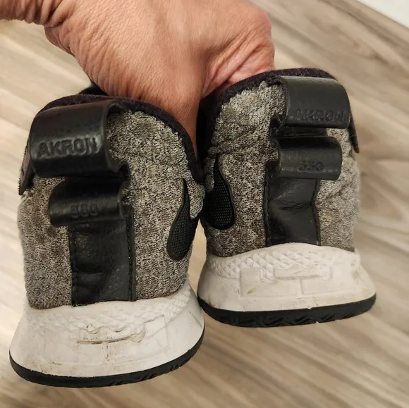Nike LeBron James witness shoes size 9