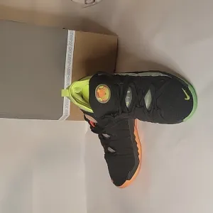 Nike LeBron XVIII GS Shoes