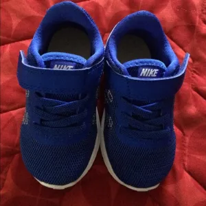 Nike shoes size five in baby