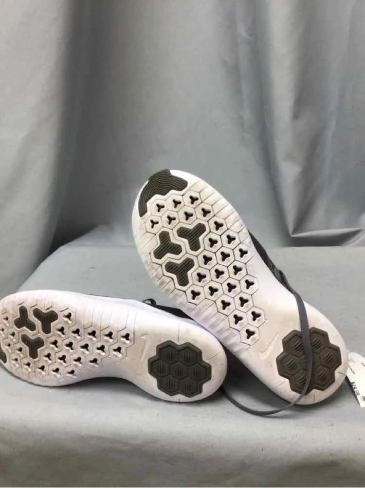 NIKE SIZE 7 Ladies SHOES