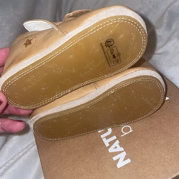 NWT NATURINO DLIN 2 Crib shoes with dog patch in Beige