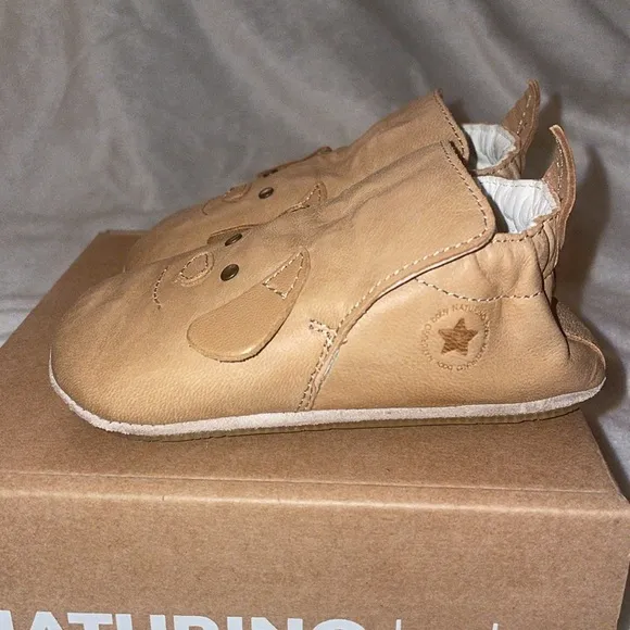NWT NATURINO DLIN 2 Crib shoes with dog patch in Beige
