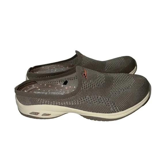 NWT Skechers Woman Shoes Size 6.5