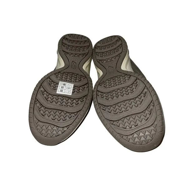 NWT Skechers Woman Shoes Size 6.5