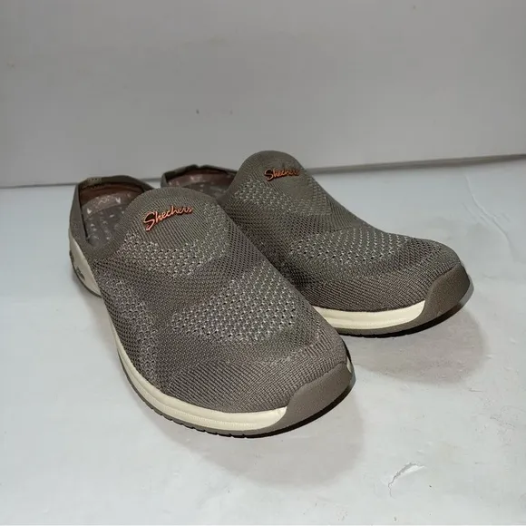 NWT Skechers Woman Shoes Size 6.5