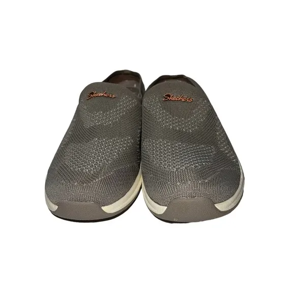NWT Skechers Woman Shoes Size 6.5