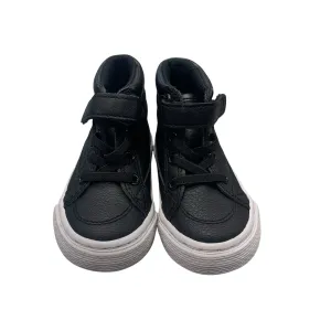 Place Boy's Navy Shoes size 5