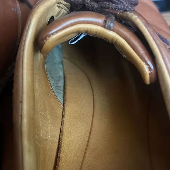 Pre- loved Ugg men’s shoes in excellent condition.