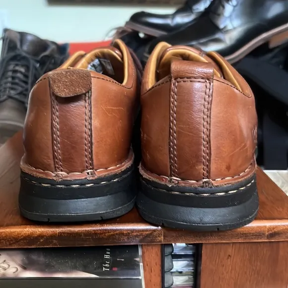 Pre- loved Ugg men’s shoes in excellent condition.