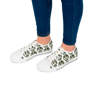 Shoes of Peace - Women's Low Top Sneakers (Green Camo Peace Design)