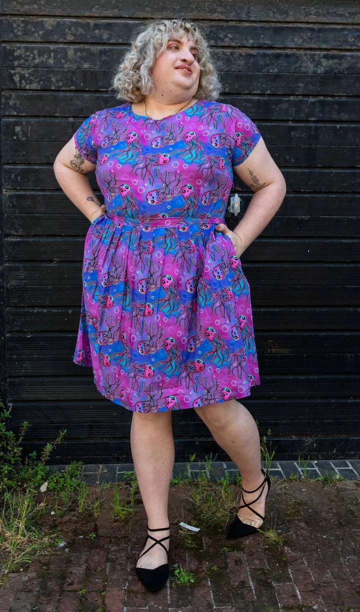 SIZE 8* Jellyfish Stretch Belted Tea Dress with Pockets