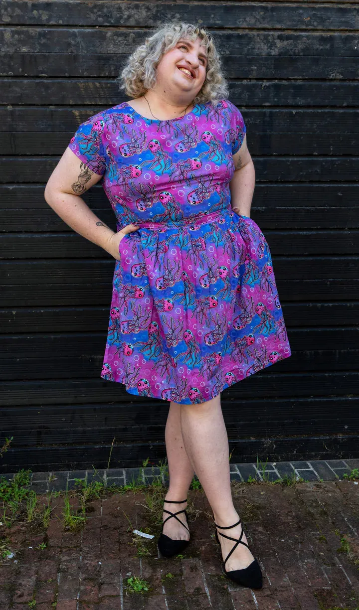 SIZE 8* Jellyfish Stretch Belted Tea Dress with Pockets