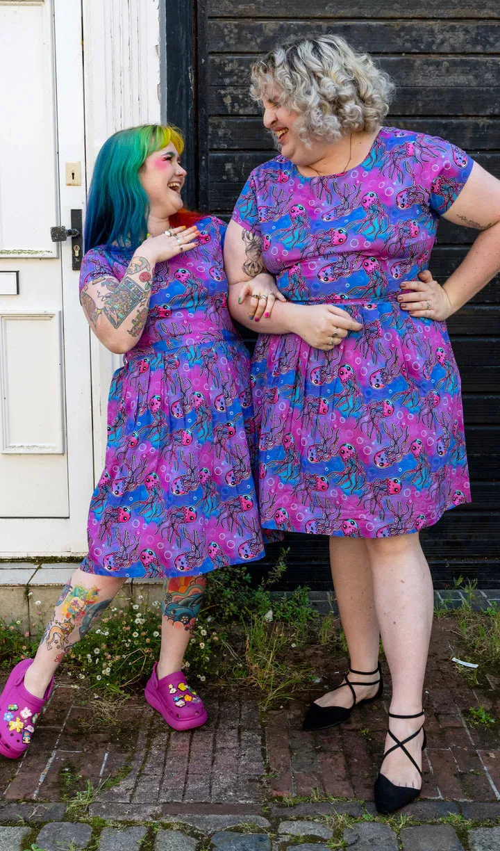 SIZE 8* Jellyfish Stretch Belted Tea Dress with Pockets