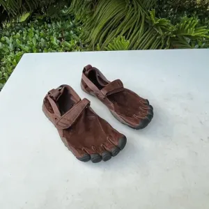Vibram 5 Finger Shoes Boys Size: 5Y-7Y